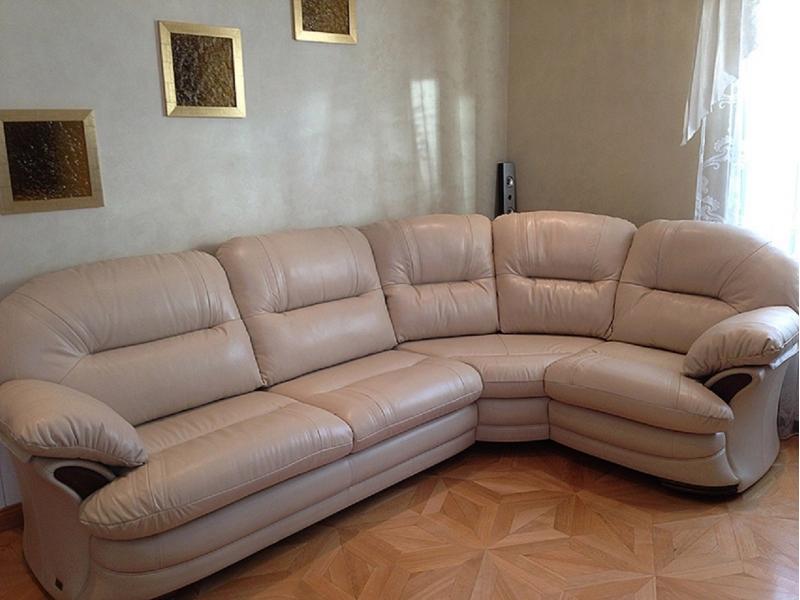 угловой светлый диван в Нижневартовске
