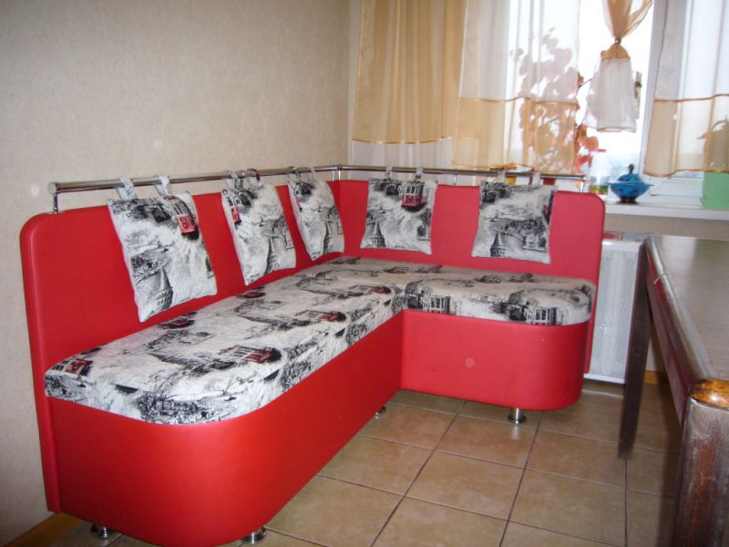 красный кухонный уголок в Нижневартовске