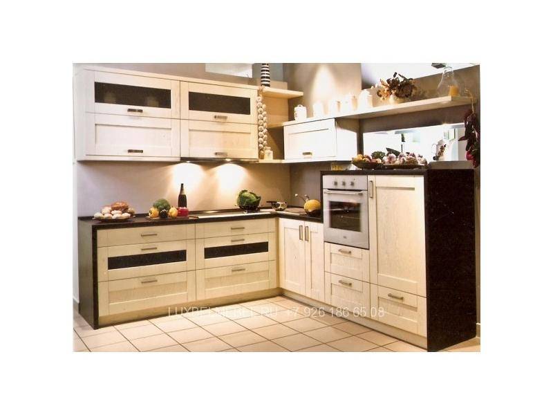 небольшая кухня из массива 1596 в Нижневартовске