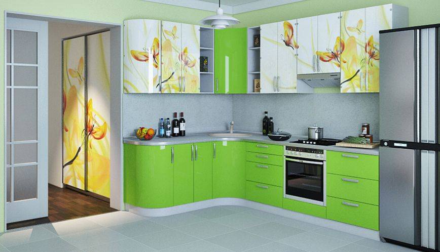 угловая кухня с гнутым фасадом в Нижневартовске