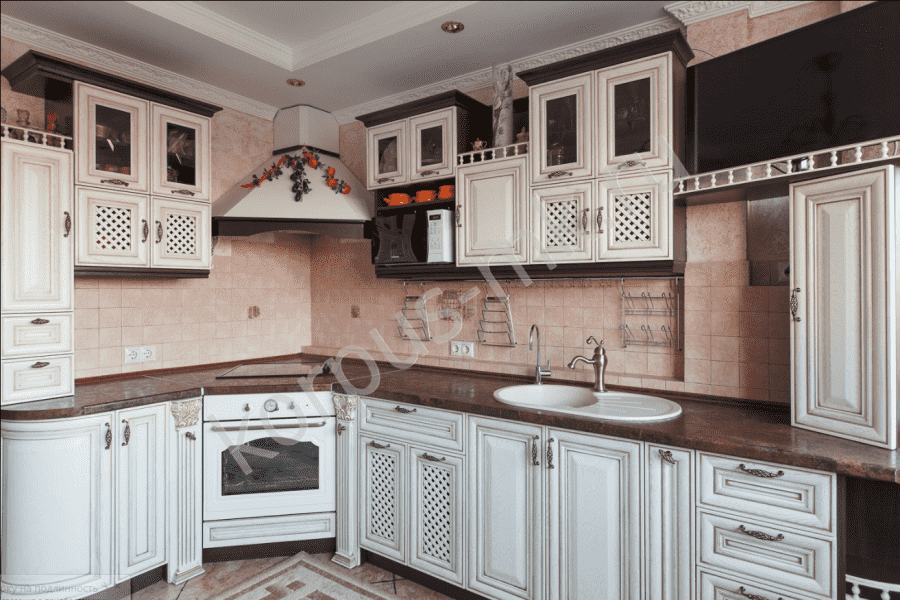 классическая кухня из дуба в Нижневартовске