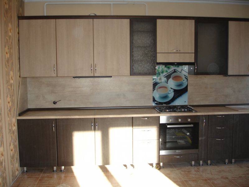 прямая кухня в бежевых тонах в Нижневартовске