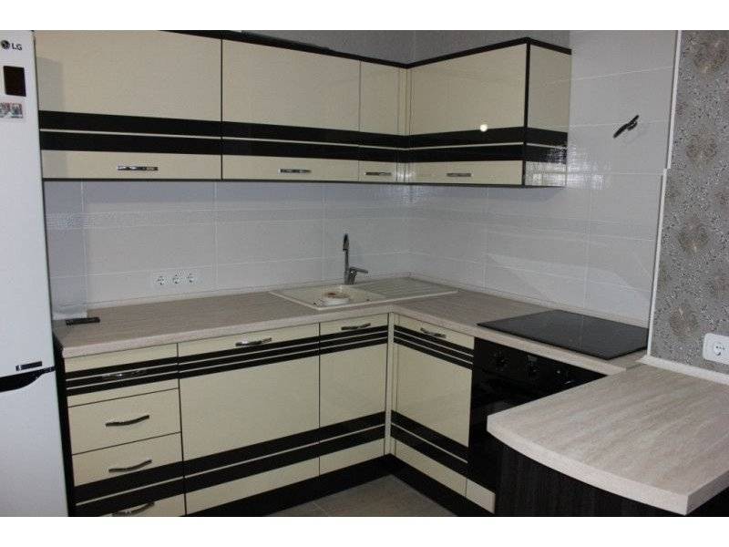 угловая кухня небольшая в Нижневартовске