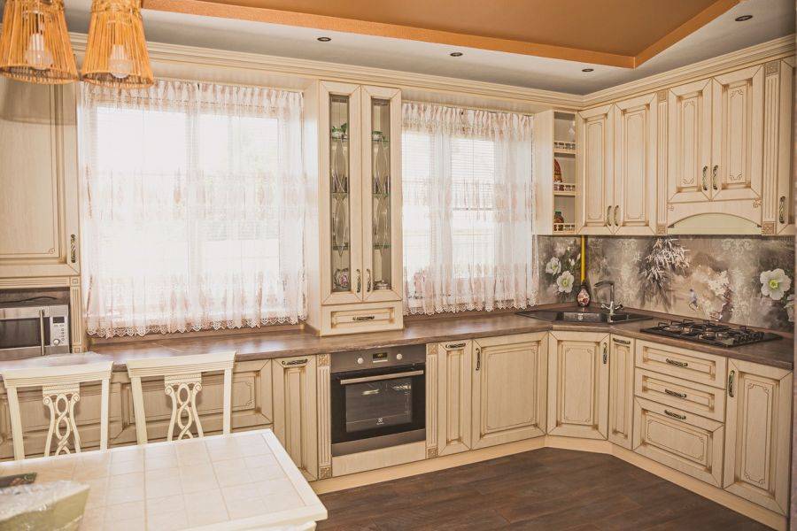 большая угловая кухня экошпон в Нижневартовске