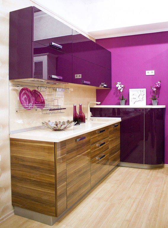 яркая кухня цвета фуксия в Нижневартовске