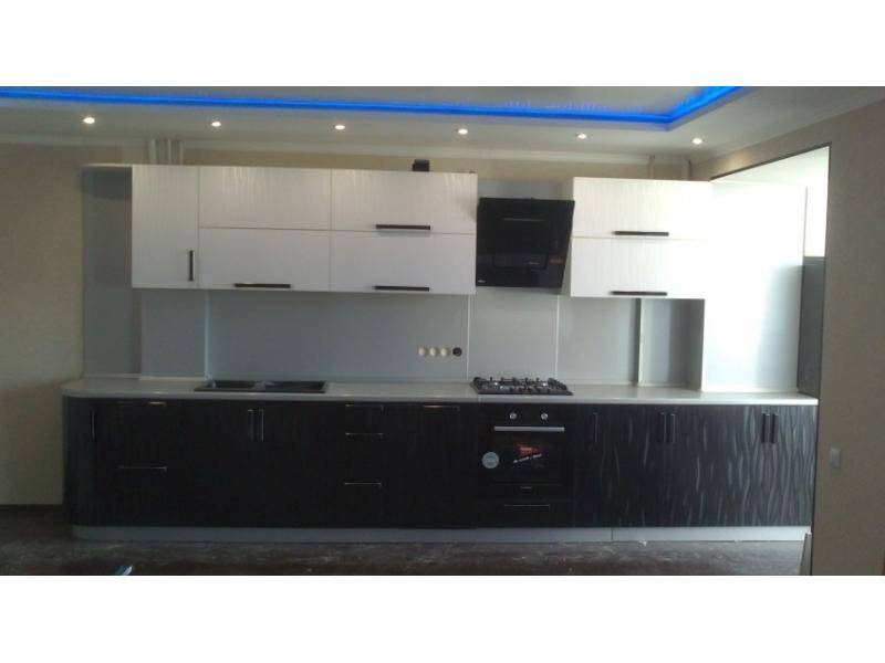 черно-белый кухонный гарнитур 3d в Нижневартовске