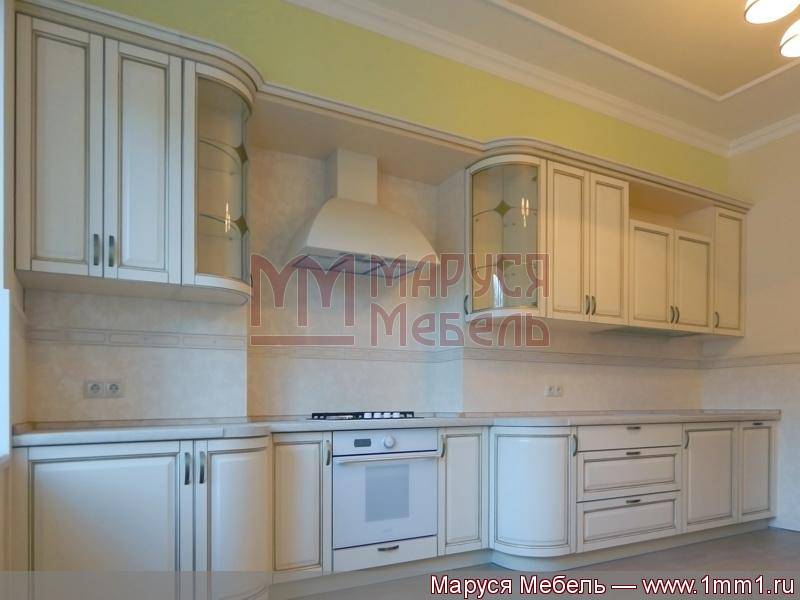 кухня прямая с гнутыми фасадами массив в Нижневартовске