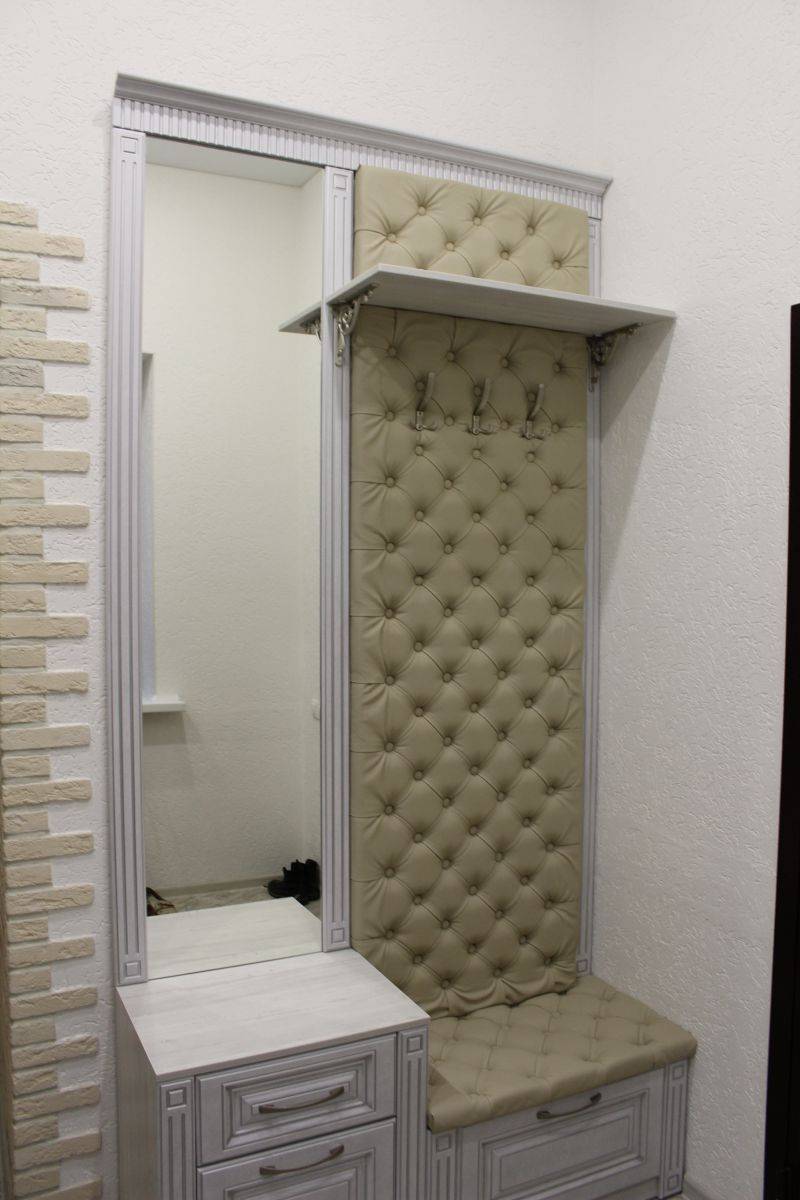 небольшая прихожая в каретной стяжке в Нижневартовске