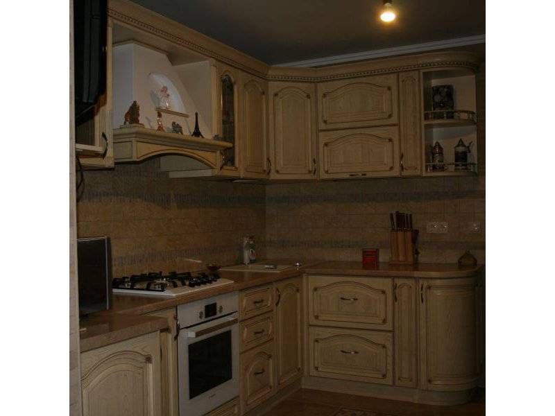 классическая угловая кухня в Нижневартовске