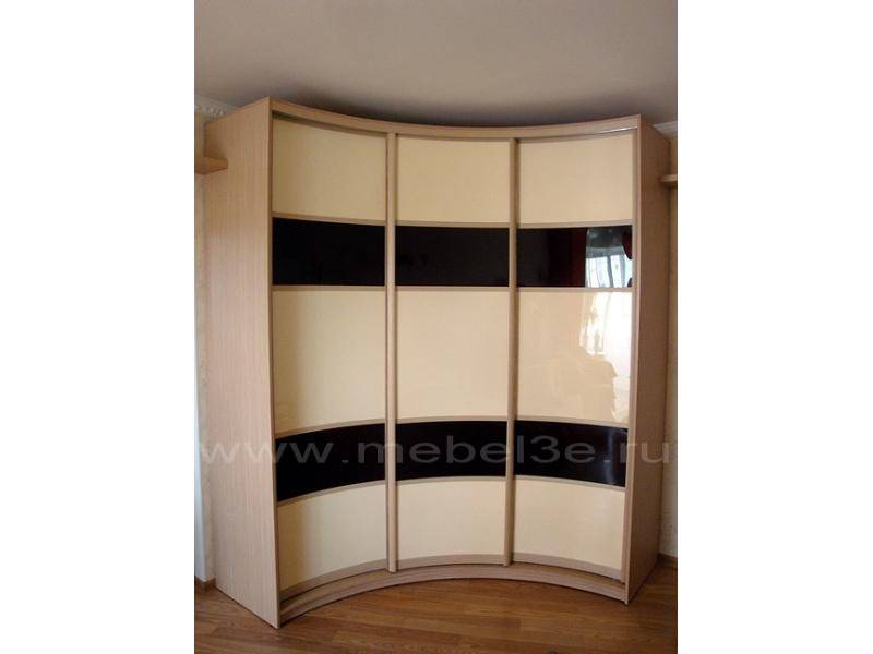 встроенный радиальный шкаф-купе с тумбой в Нижневартовске