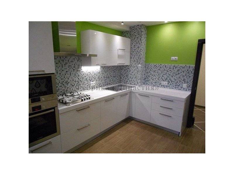 белая угловая кухня в Нижневартовске