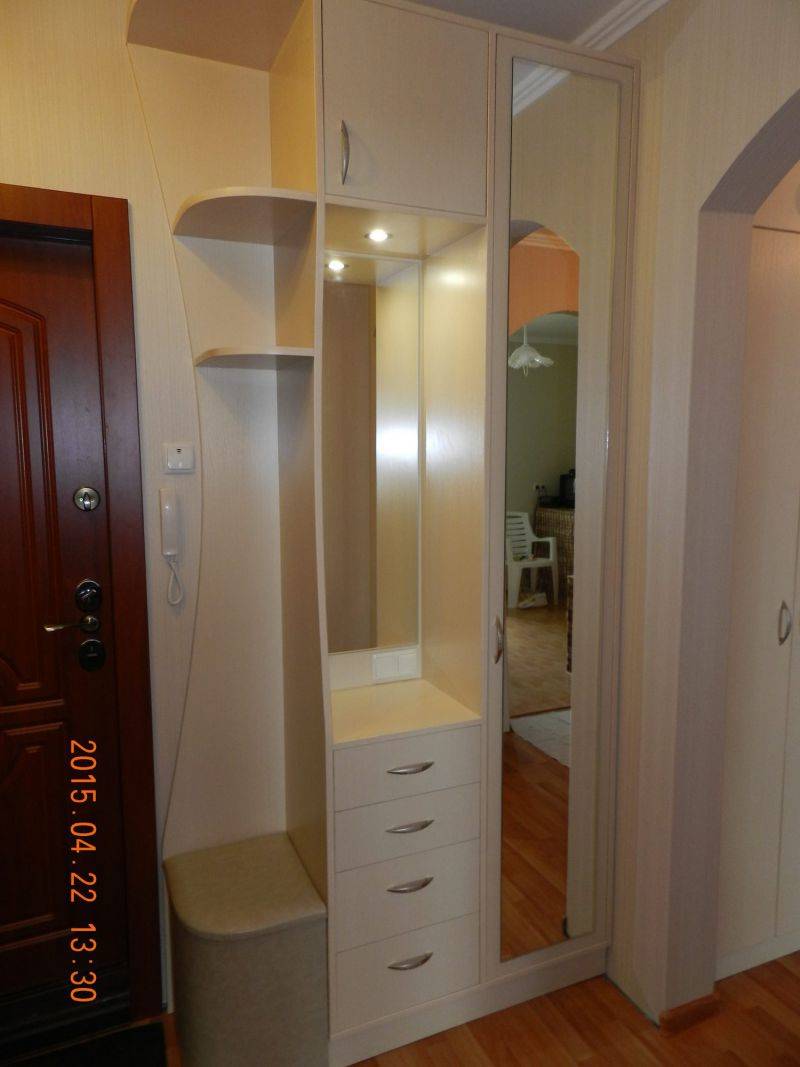 компактная светлая прихожая в Нижневартовске