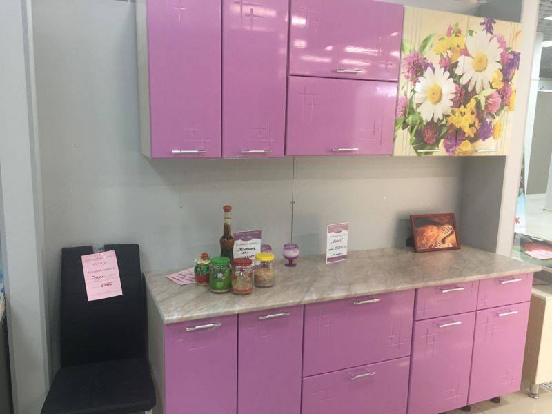 розовая кухня с фотопечатью в Нижневартовске