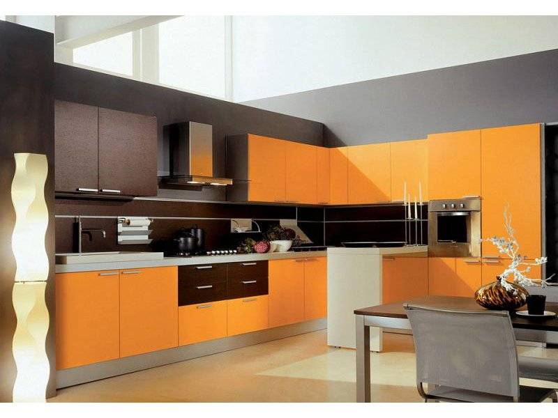оранжевая угловая кухня в Нижневартовске
