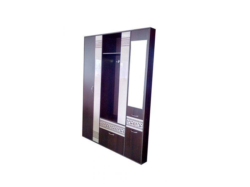 узкая прихожая в Нижневартовске