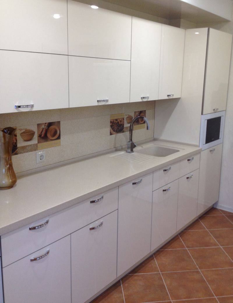 прямая белая кухня в Нижневартовске