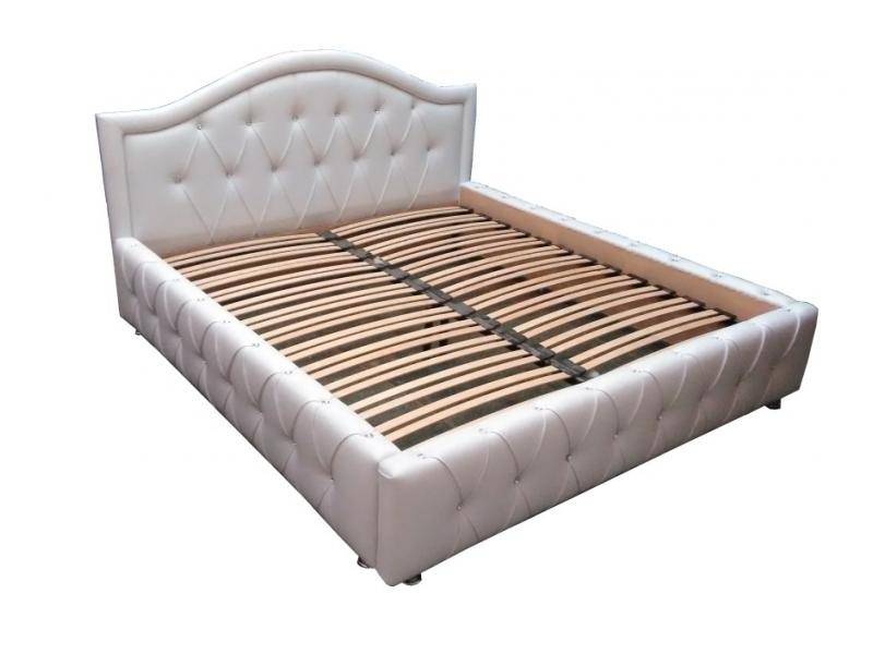 кровать в классическом стиле с утяжками и стразами классика в Нижневартовске