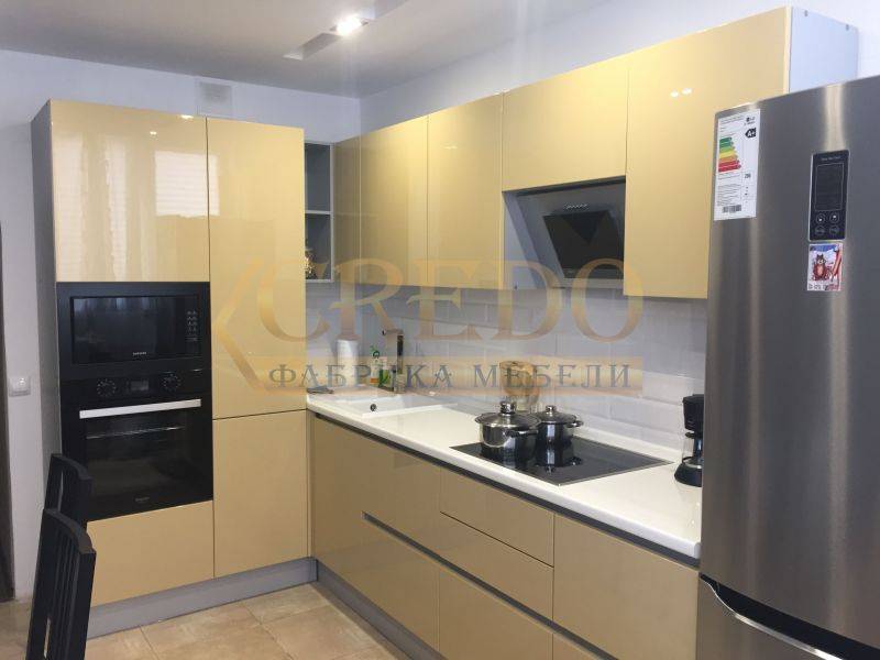 современная угловая кухня в Нижневартовске