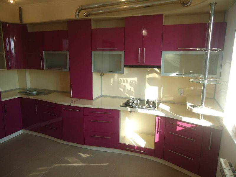 большая угловая кухня в Нижневартовске