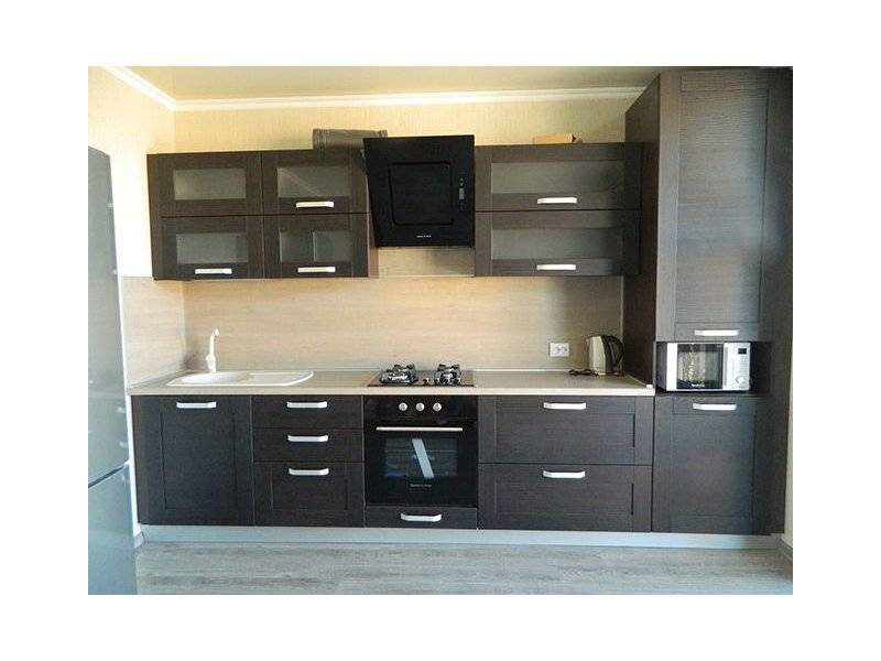 прямая коричневая кухня в Нижневартовске