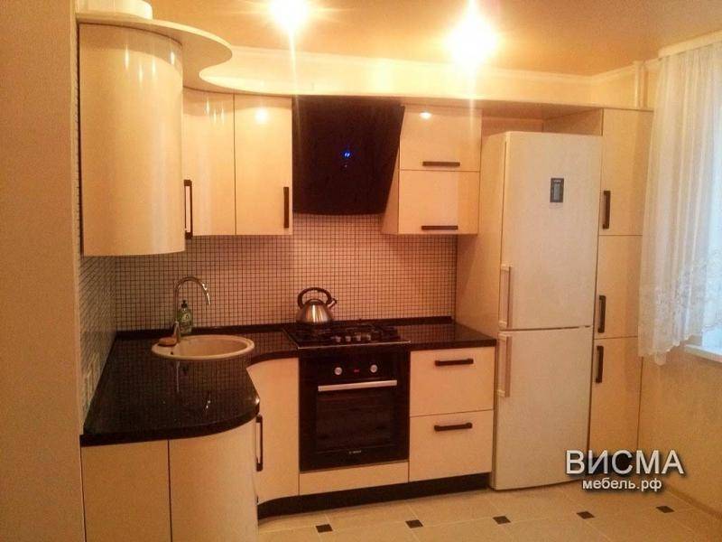 кухня угловая с гнутыми фасадами в Нижневартовске