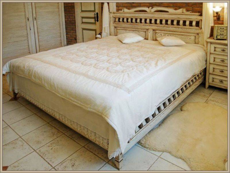 кровать из дерева с резными элементами в Нижневартовске