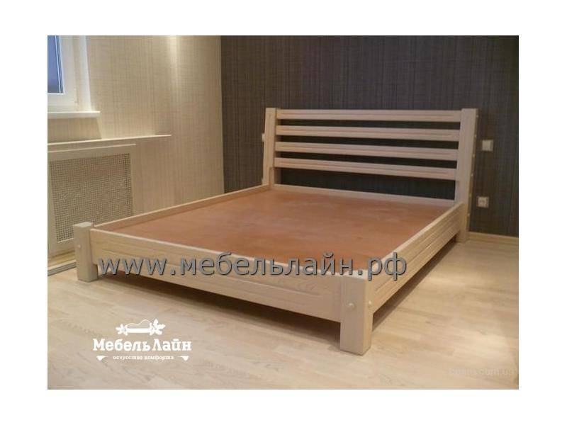 простая кровать из натурального дерева в Нижневартовске