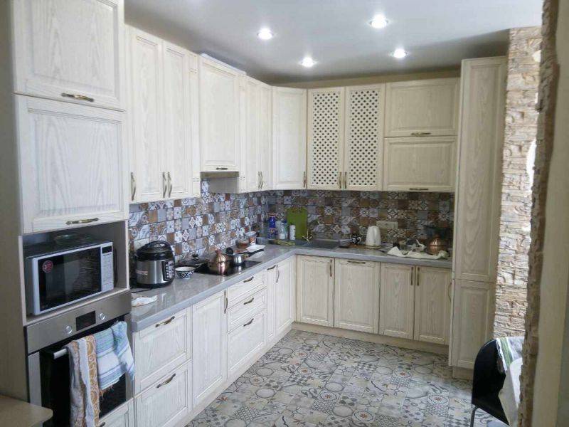 стильная угловая кухня в Нижневартовске