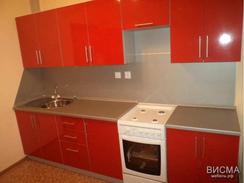 яркая прямая кухня в Нижневартовске