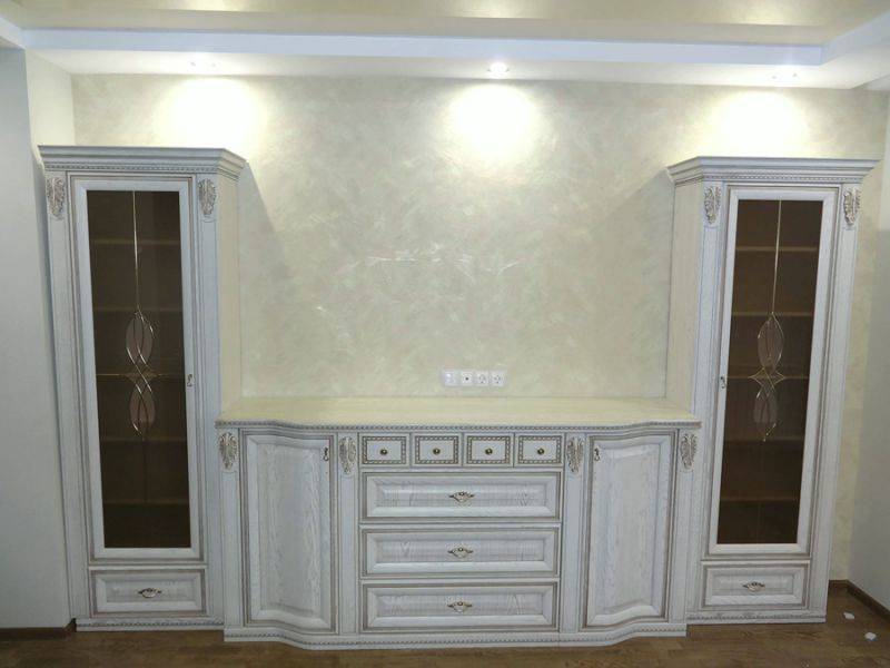 стенка в классическом стиле с патиной в Нижневартовске