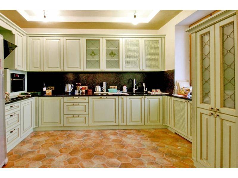 просторная кухня в Нижневартовске