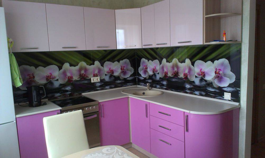 угловая фиалковая кухня в Нижневартовске