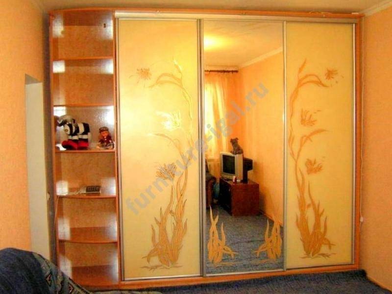 шкаф-купе 3 створки с зеркалом в Нижневартовске