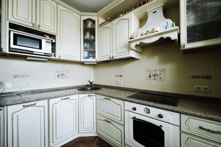 угловая кухня с патиной в Нижневартовске