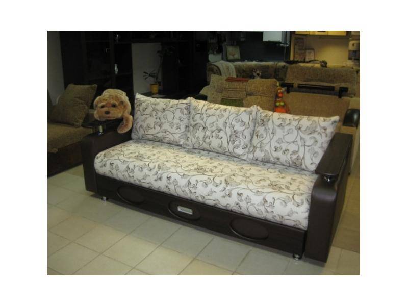 диван фокстрот с деревянными подлокотниками в Нижневартовске