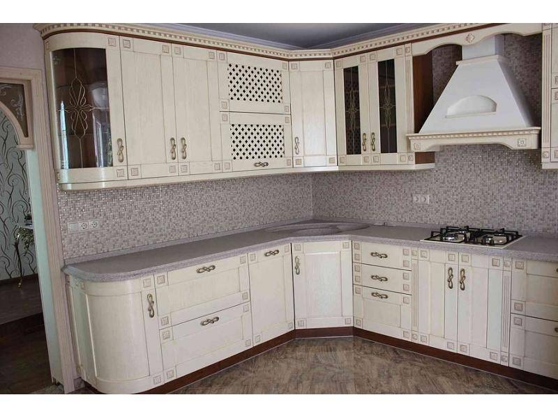 угловая светлая кухня модерн в Нижневартовске