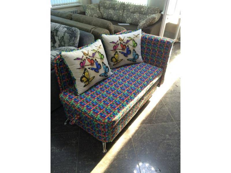 небольшой диван с бабочками в Нижневартовске