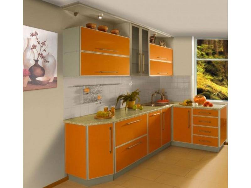 угловая оранжевая кухня в Нижневартовске