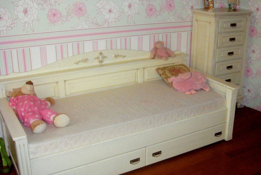 кровать-диван из массива дуба в детскую в Нижневартовске