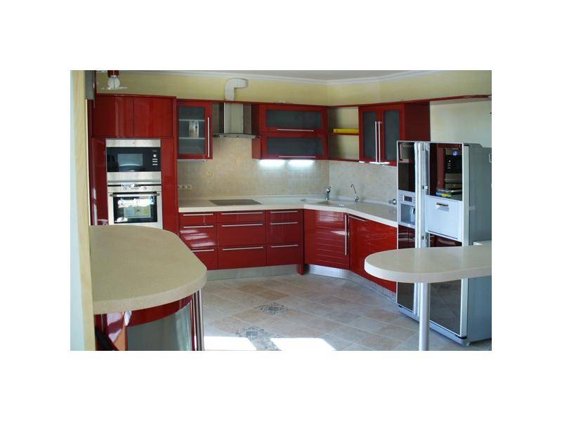 угловая красная кухня в Нижневартовске