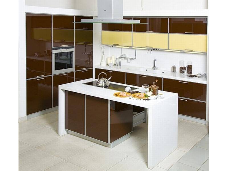 кухня пластик в алюминиевой рамке + стол остров в Нижневартовске