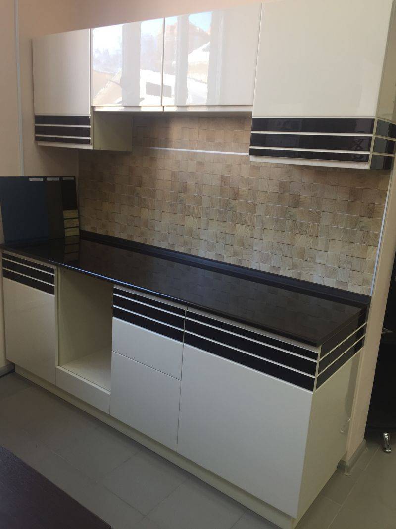 небольшая прямая кухня в Нижневартовске