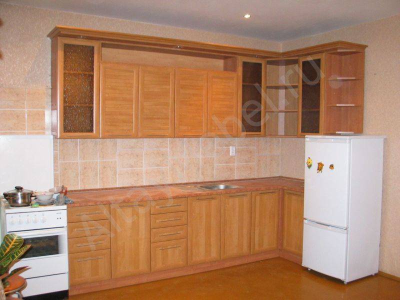 угловая простая кухня в Нижневартовске