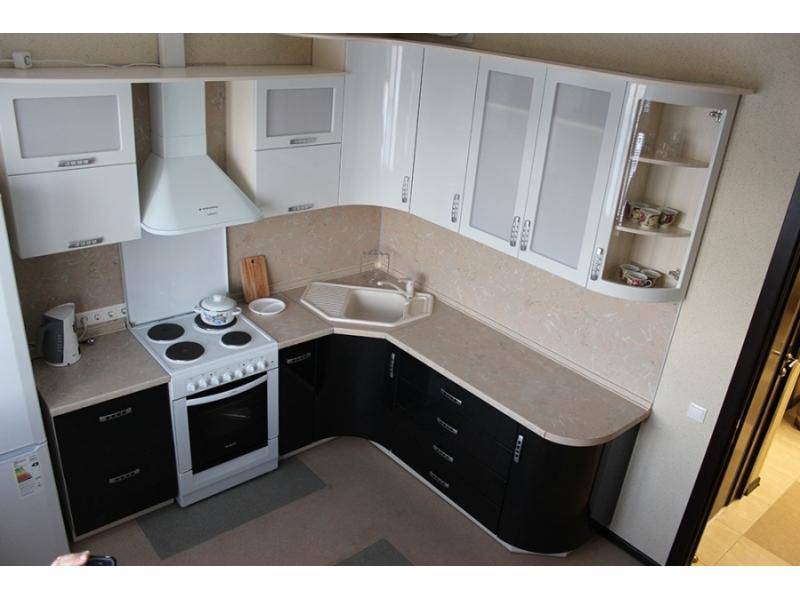 кухня с радиусными фасадами в Нижневартовске