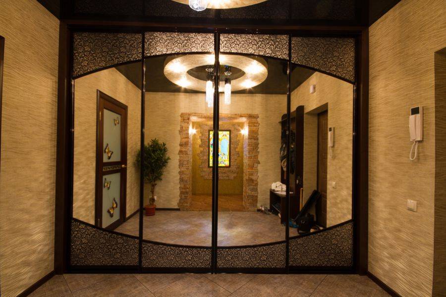 красивый шкаф-купе в коридор в Нижневартовске