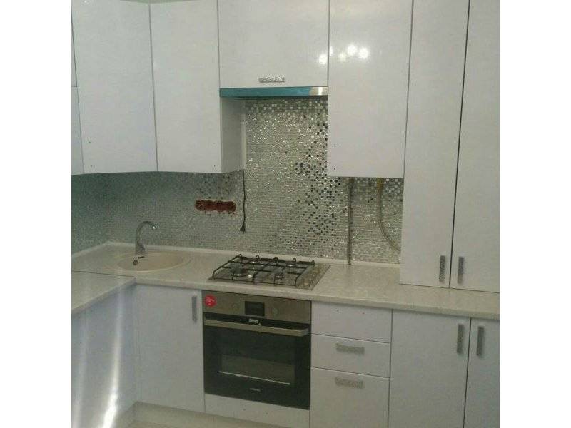 угловая кухня небольшая в Нижневартовске