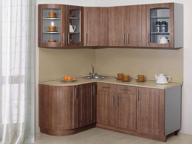 кухня кантри с гнутыми фасадами в Нижневартовске