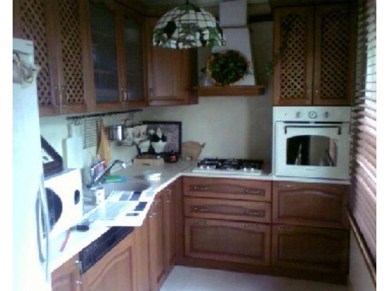 кухонный гарнитур угловой массив в Нижневартовске