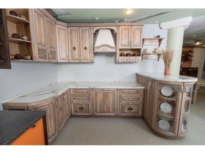 кухонный гарнитур из массива ясеня в Нижневартовске