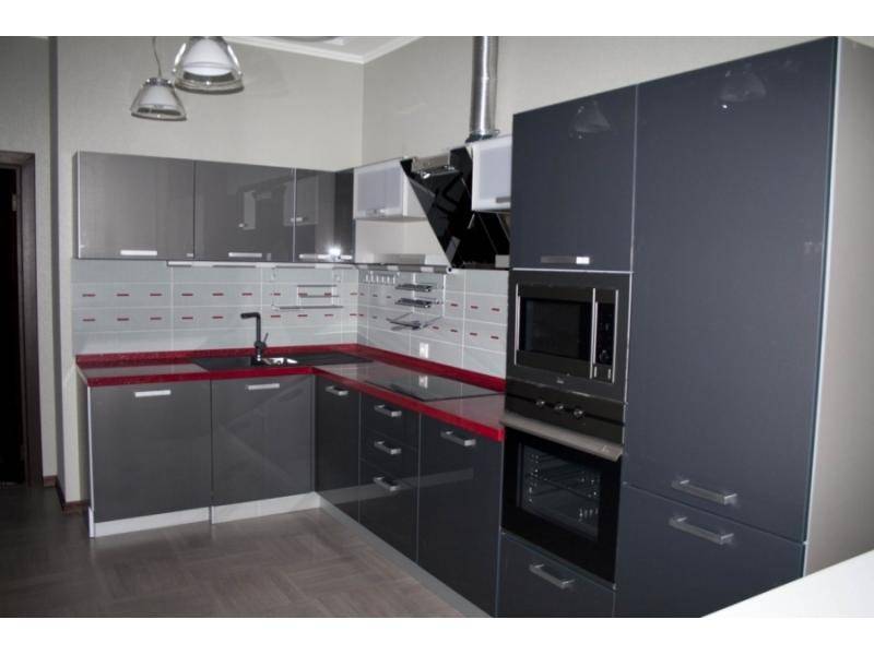 серая угловая кухня в Нижневартовске